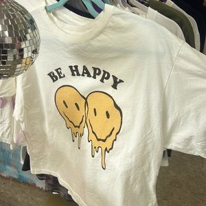 Be happy! Oversized! Kinda cropped drip smiley tee
